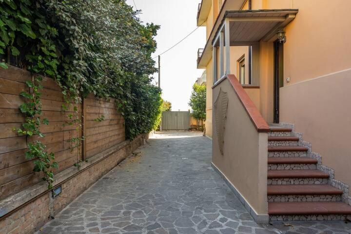 Appartamento Fronte Mare Con Parcheggio Privato Pescara Luaran gambar